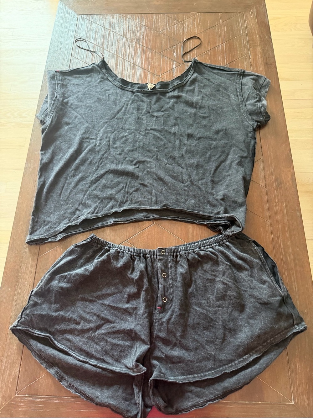 INTIMATELY FREE PEOPLE TWO-PIECE LOUNGE / SLEEP SET/ SMALL SHORTS, XS TOP